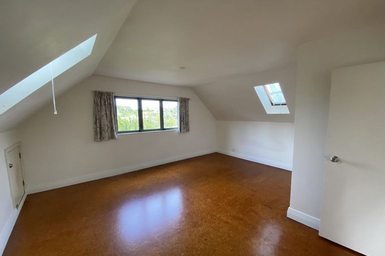Photo of property in 17 Barker Rise, Northcross, Auckland, 0632