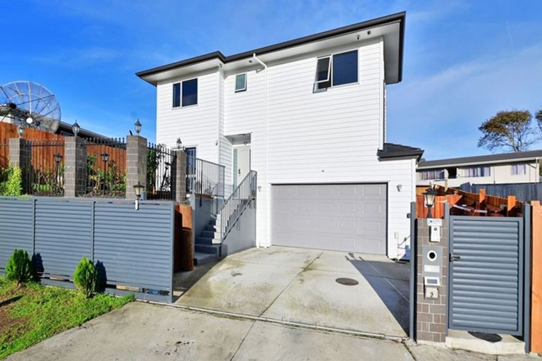 Photo of property in 2 Tirau Place, Mangere, Auckland, 2022