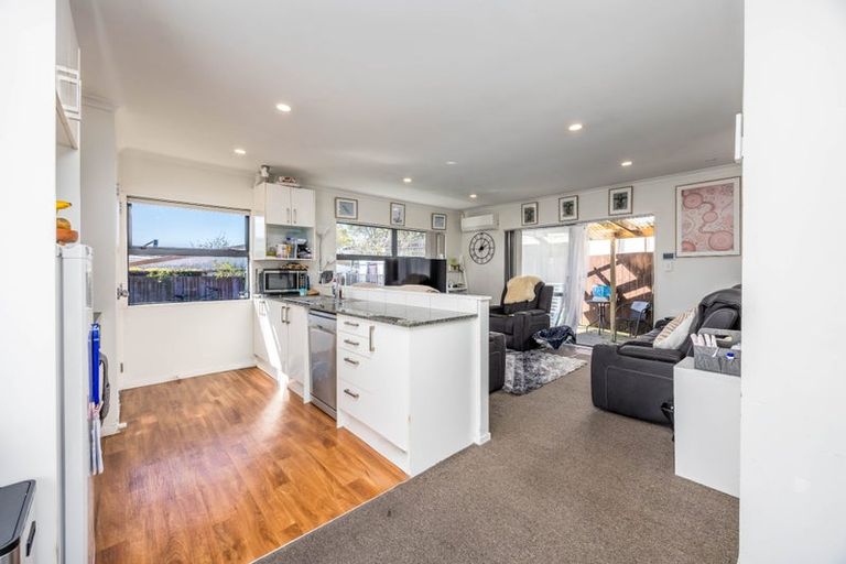 Photo of property in 42 Luanda Drive, Ranui, Auckland, 0612