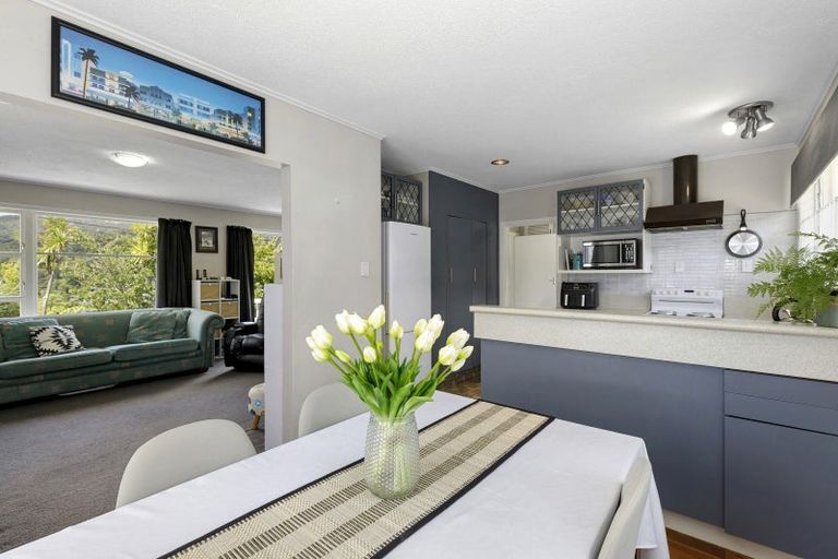 Photo of property in 60 Bird Grove, Stokes Valley, Lower Hutt, 5019