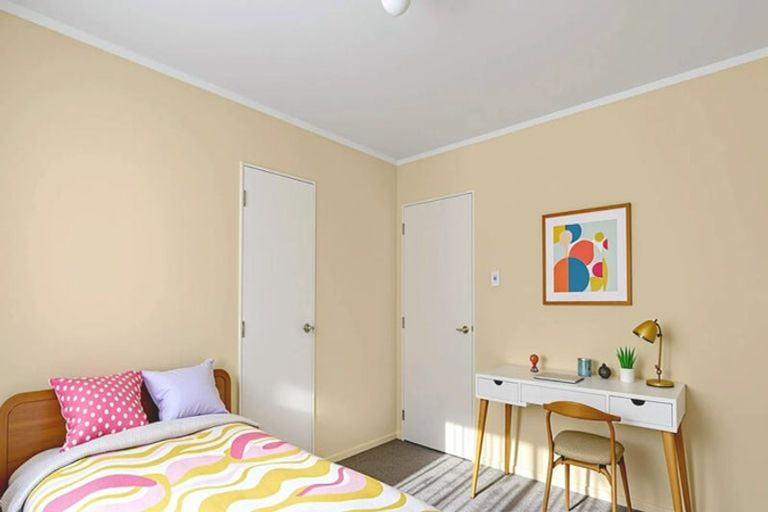 Photo of property in 4/390 West Coast Road, Glen Eden, Auckland, 0602