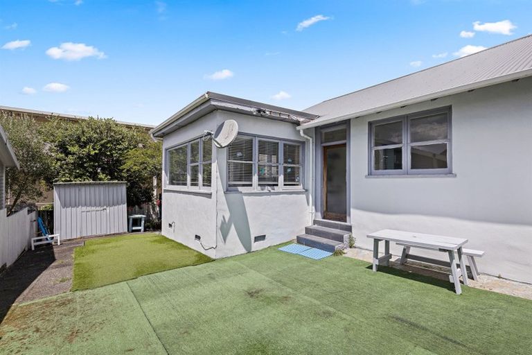 Photo of property in 1/221 Onewa Road, Birkenhead, Auckland, 0626