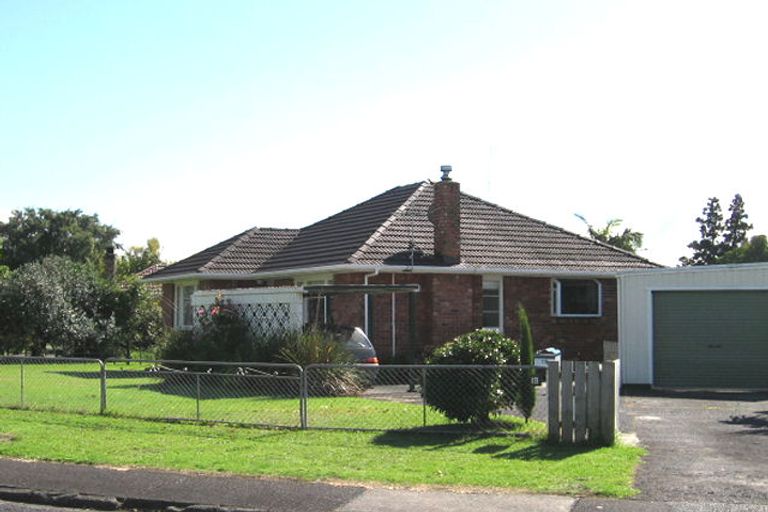 Photo of property in 19 Durham Street, Te Atatu Peninsula, Auckland, 0610