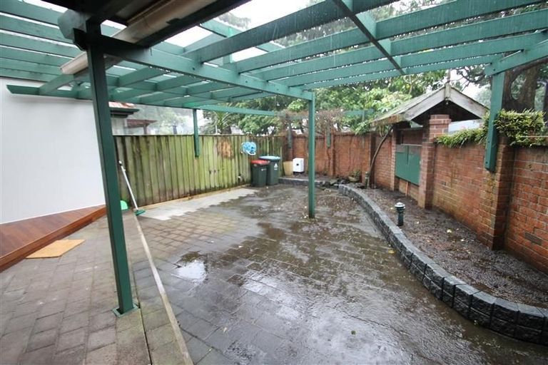 Photo of property in 1/170 Green Lane West, Greenlane, Auckland, 1051