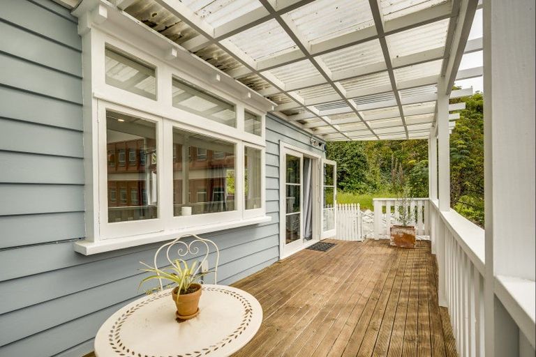 Photo of property in 1 Cathedral Lane, Napier South, Napier, 4110