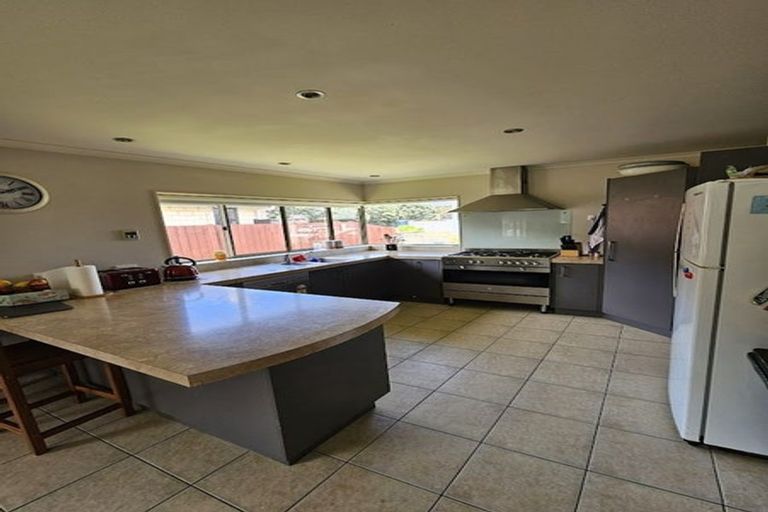 Photo of property in 51 Gandalf Crescent, Paraparaumu, 5032