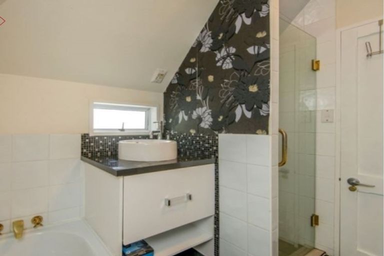 Photo of property in 2/244 Memorial Avenue, Burnside, Christchurch, 8053