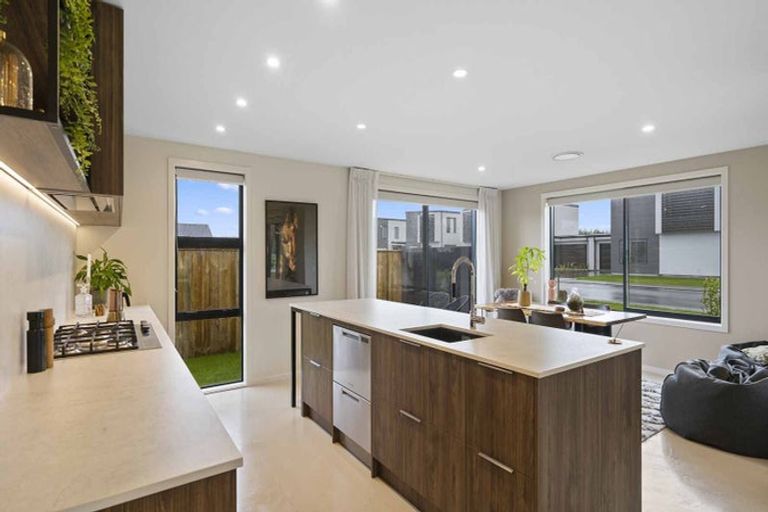 Photo of property in 8 Mooring Way, One Tree Point, 0118