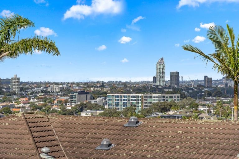 Photo of property in 1/64 Seaview Road, Castor Bay, Auckland, 0620