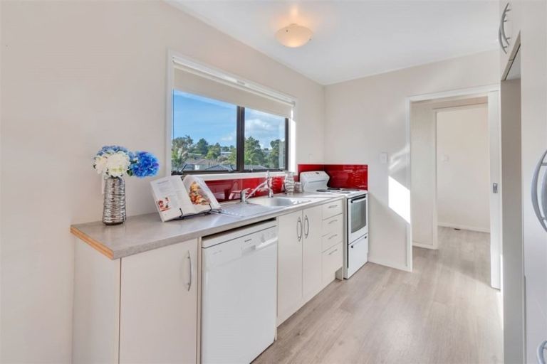 Photo of property in 15 Peterhouse Place, West Harbour, Auckland, 0618