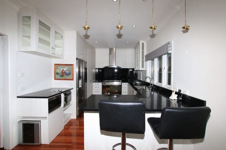 Photo of property in 110 Aberdeen Road, Campbells Bay, Auckland, 0620