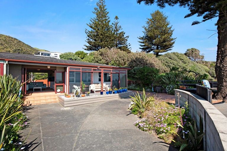 Photo of property in 2/33 Beach Road, Paekakariki, 5034