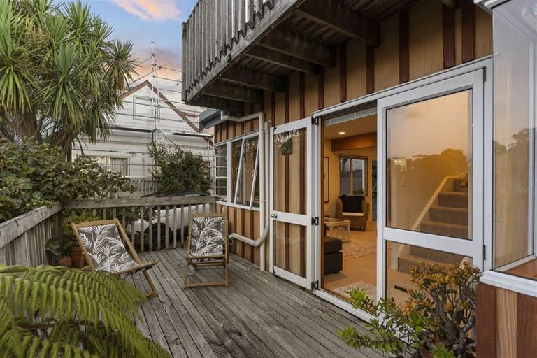 Photo of property in 1/51 Aeroview Drive, Beach Haven, Auckland, 0626