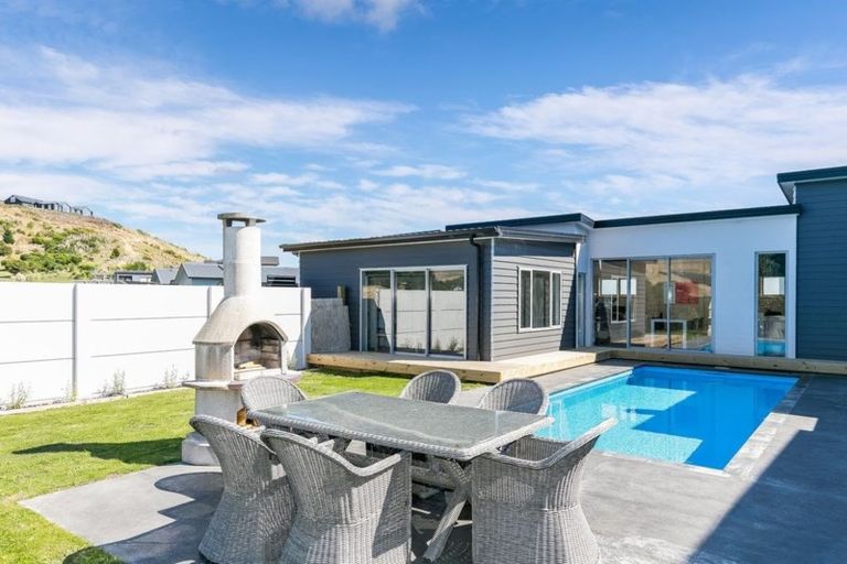 Photo of property in 90 Endeavour Drive, Whitby, Porirua, 5024