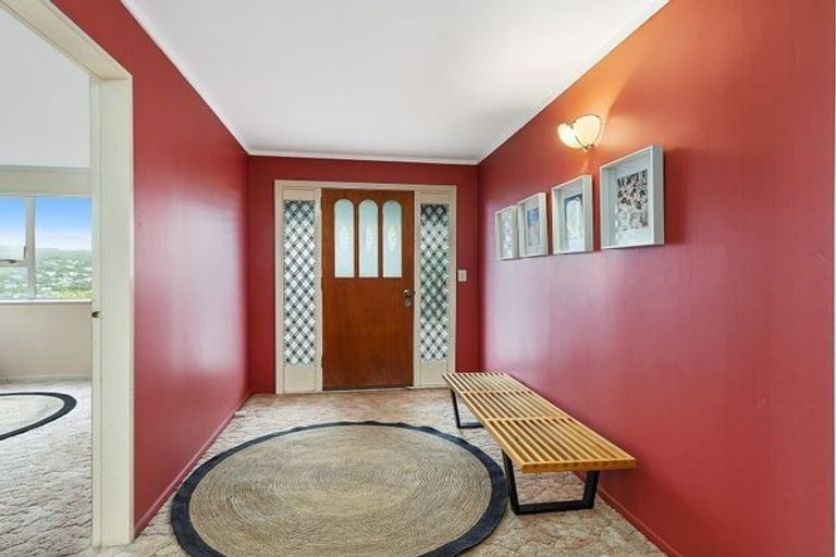 Photo of property in 1 Chequers Way, Crofton Downs, Wellington, 6035