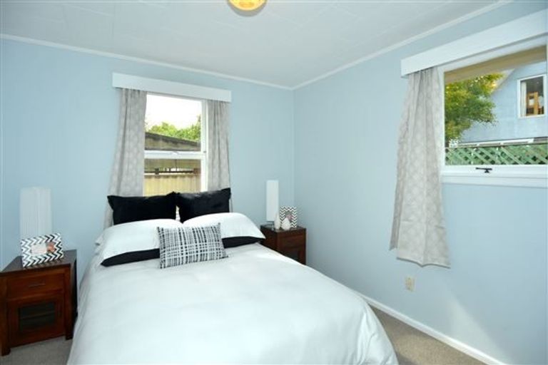 Photo of property in 2 Oakdale Street, Avonhead, Christchurch, 8042