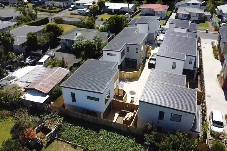 Photo of property in 4/4 Edgerton Road, Te Atatu Peninsula, Auckland, 0610