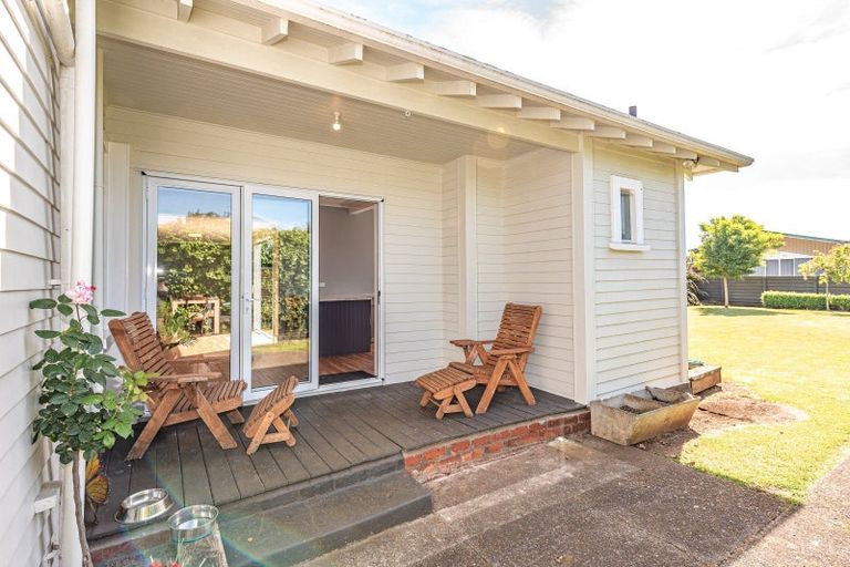Photo of property in 2 Godwin Crescent, College Estate, Whanganui, 4500