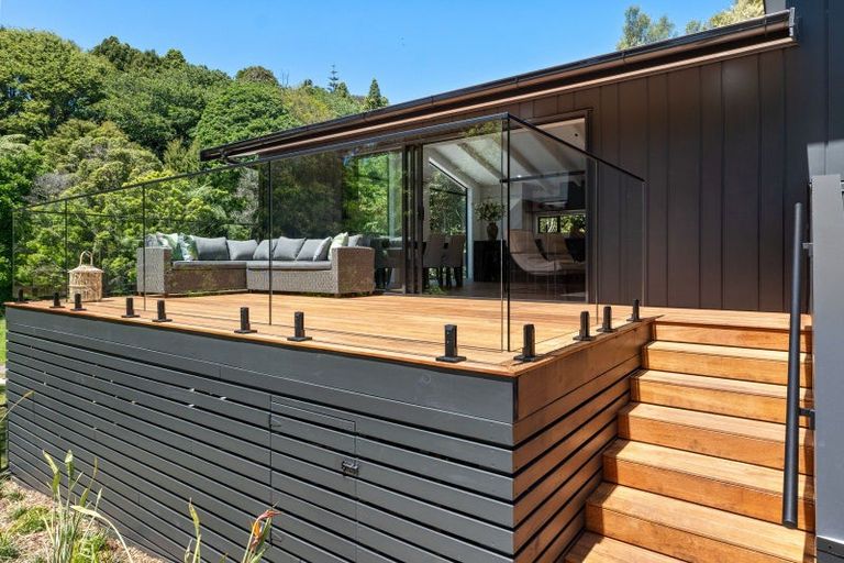 Photo of property in 11 Marina Grove, Frankleigh Park, New Plymouth, 4310