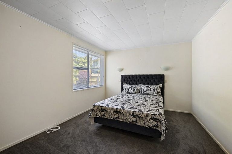 Photo of property in 1/12 Ambury Place, Merrilands, New Plymouth, 4312