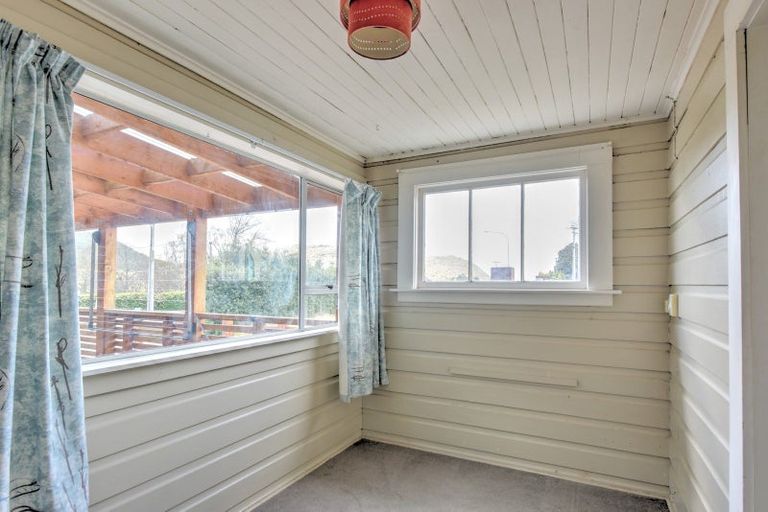 Photo of property in 63 Main Road, Clinton, 9534