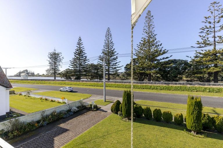 Photo of property in 87 Queen Street, Waitara, 4320