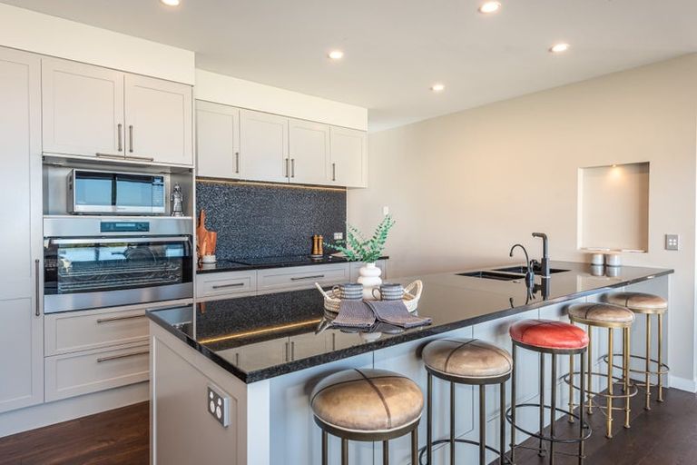 Photo of property in 2 Inverness Lane, Redcliffs, Christchurch, 8081