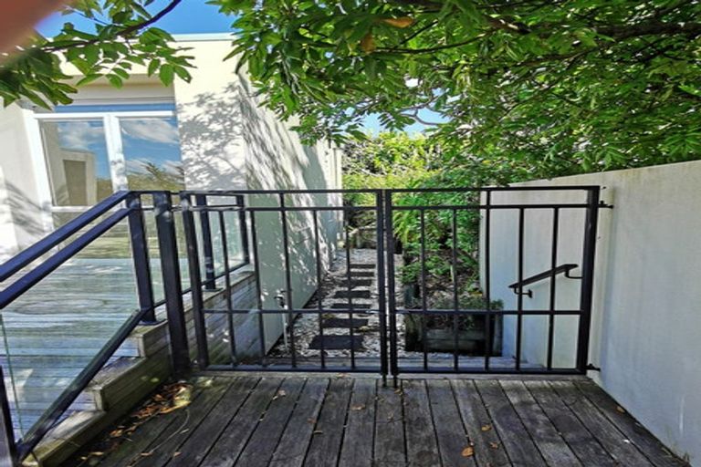 Photo of property in 20 Bournemouth Terrace, Murrays Bay, Auckland, 0630