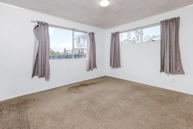 Photo of property in 2/26 Navigator Place, Papatoetoe, Auckland, 2025