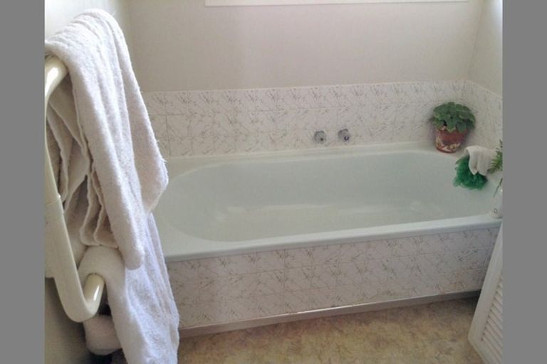 Photo of property in 1/54 Highland Park Drive, Highland Park, Auckland, 2010