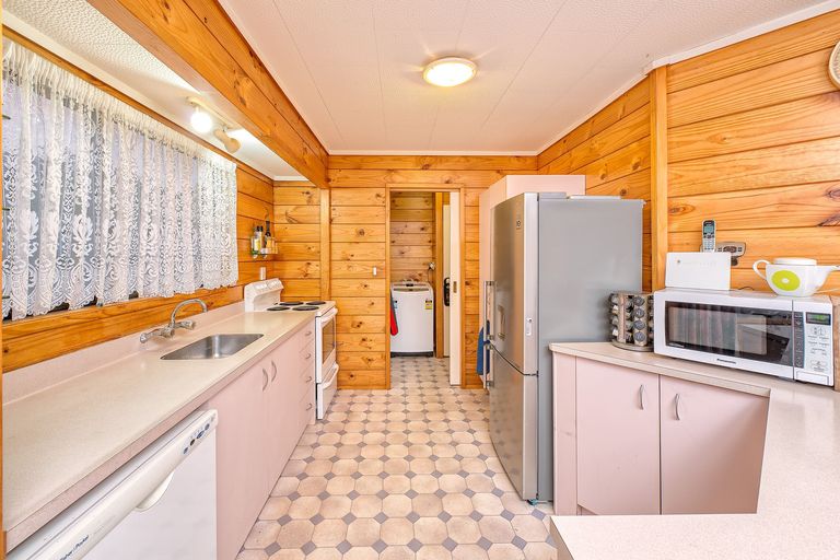 Photo of property in 2/14 Saint Annes Crescent, Wattle Downs, Auckland, 2103