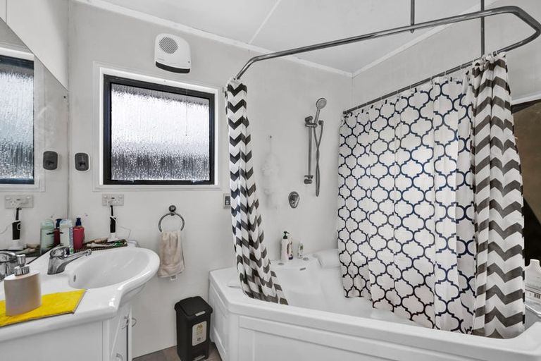 Photo of property in 16 Ropata Street, Hawera, 4610