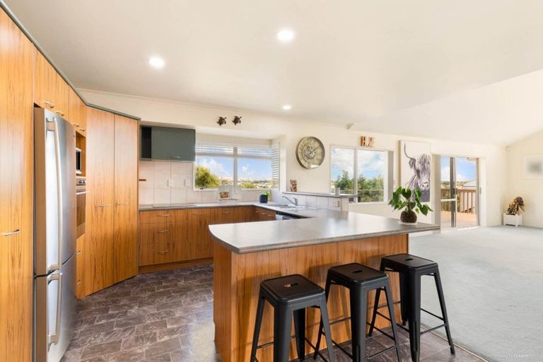 Photo of property in 17 Bella Villa Drive, Waiuku, 2123