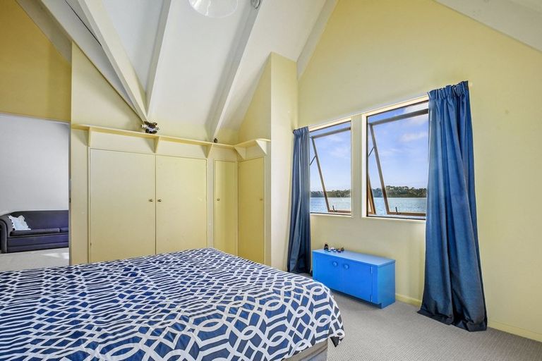 Photo of property in 68 The Terrace, Herald Island, Auckland, 0618