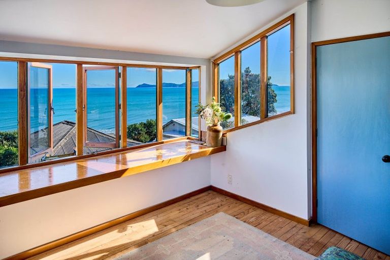 Photo of property in 13 The Parade, Paekakariki, 5034