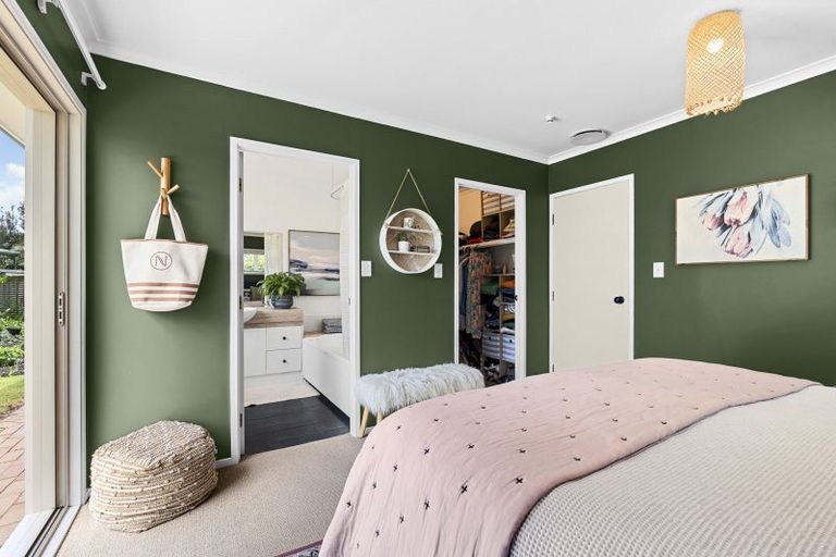 Photo of property in 18a Russell Drive, Oakura, 4314