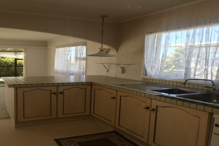 Photo of property in 6 Birdie Place, Red Beach, 0932