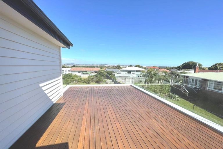 Photo of property in 14a Bridge Avenue, Te Atatu South, Auckland, 0610