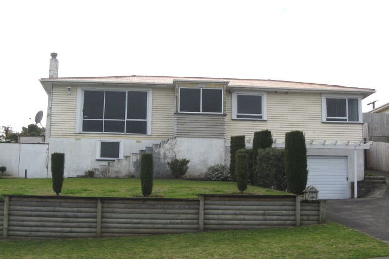 Photo of property in 118 Omata Road, Marfell, New Plymouth, 4310