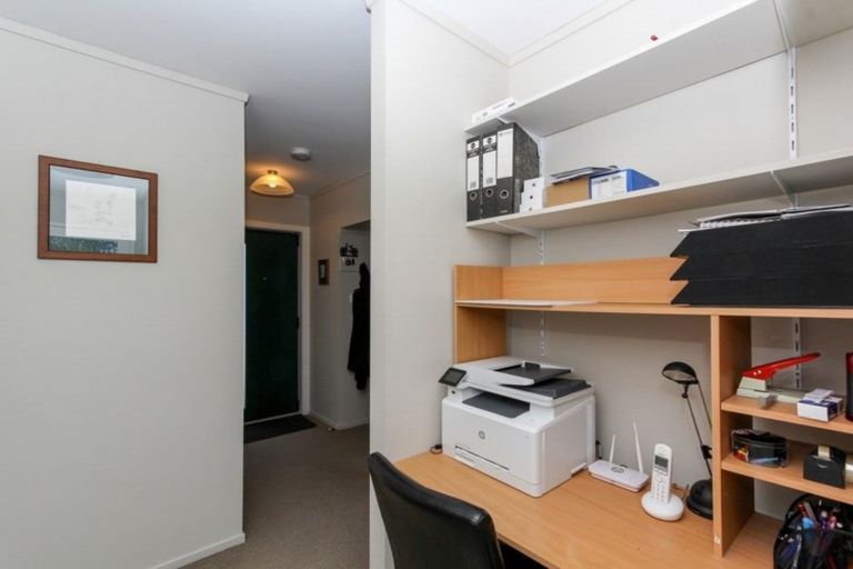 Photo of property in 4 Kelvin Place, Westown, New Plymouth, 4310