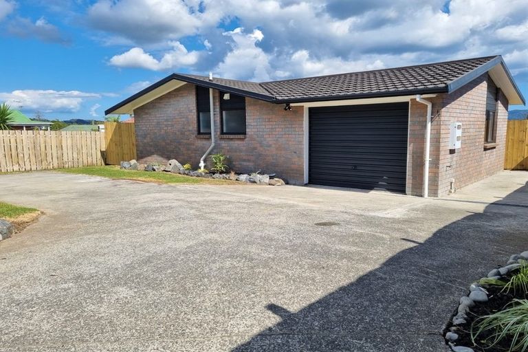 Photo of property in 4186a Great North Road, Glendene, Auckland, 0602