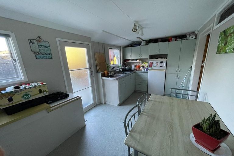 Photo of property in 17 Woodvale Road, Glen Eden, Auckland, 0602