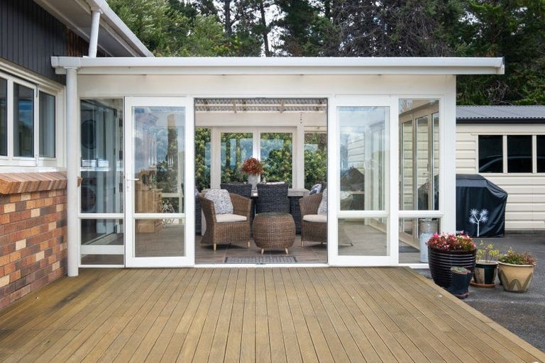 Photo of property in 15 Terrace Road, Bay View, Napier, 4104