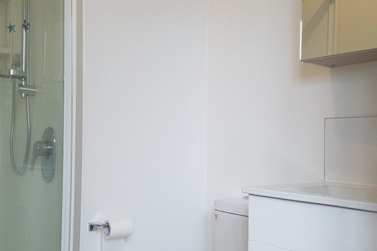 Photo of property in 72a Carlisle Road, Browns Bay, Auckland, 0632