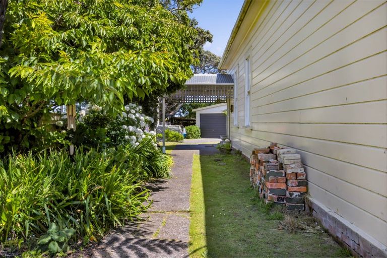 Photo of property in 207 Egmont Street, Patea, 4520