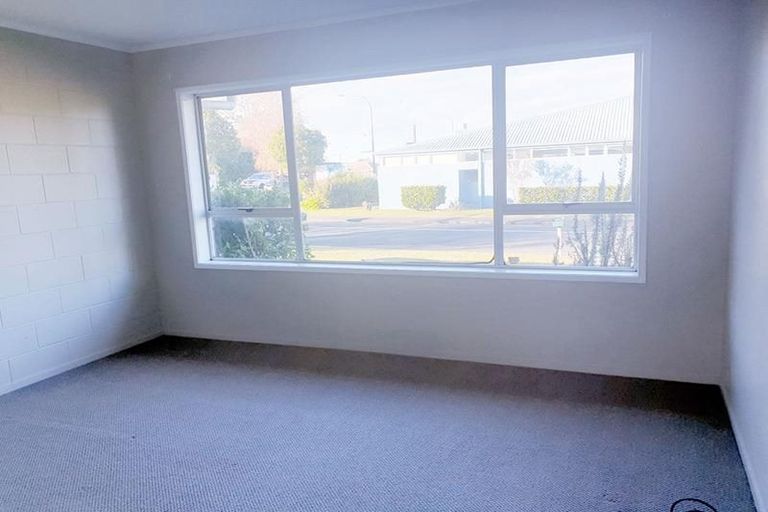 Photo of property in 1/1 Greenock Road, Ranui, Auckland, 0612