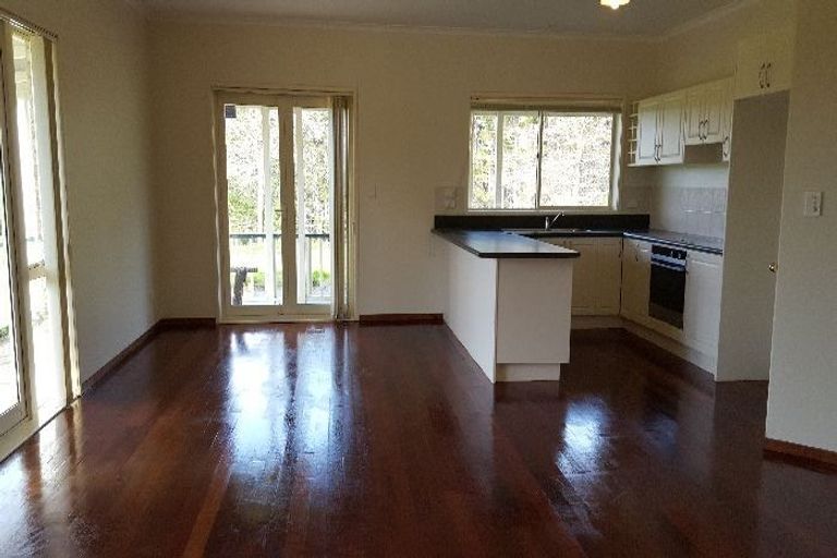 Photo of property in 400 Waitakere Road, Taupaki, Henderson, 0782