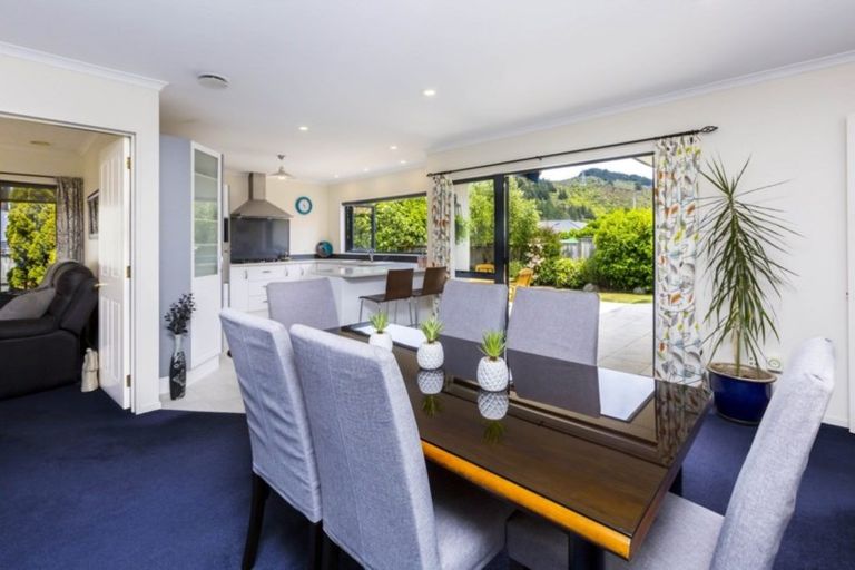 Photo of property in 12 Betty Watt Grove, Riverstone Terraces, Upper Hutt, 5018