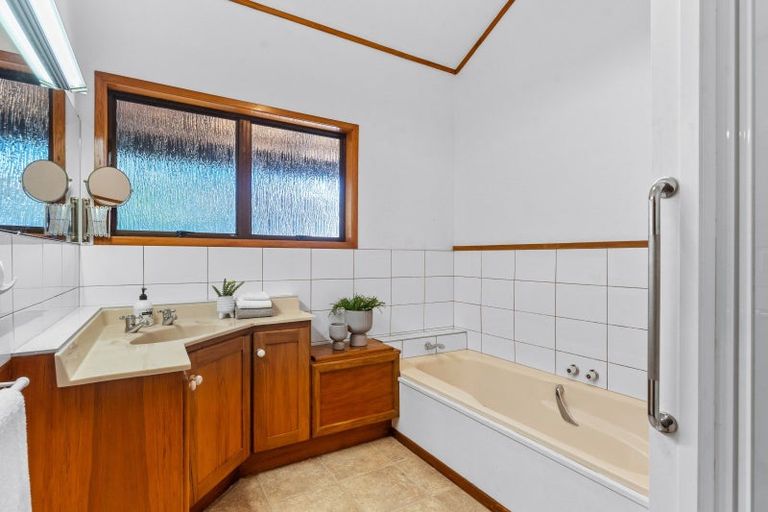 Photo of property in 5 Totara Grove, Hillcrest, Auckland, 0627