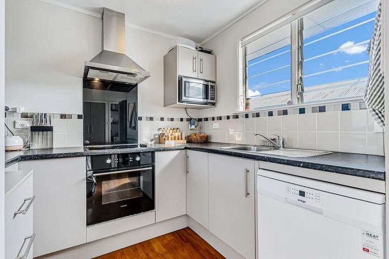 Photo of property in 24 Eddowes Street, Manurewa, Auckland, 2102